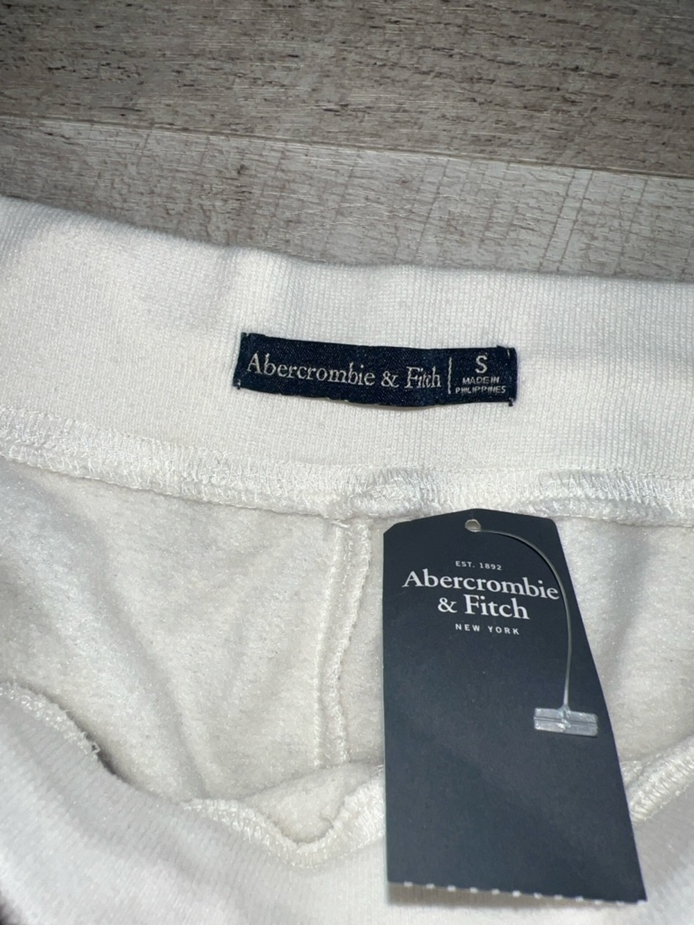 NEW Abercrombie & Fitch Cream Joggers with Logo - Picture 3 of 7